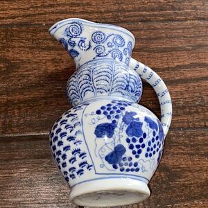 MADE IN CHINA DECORATIVE USE PORCELAIN PITCHER 7.5IN
